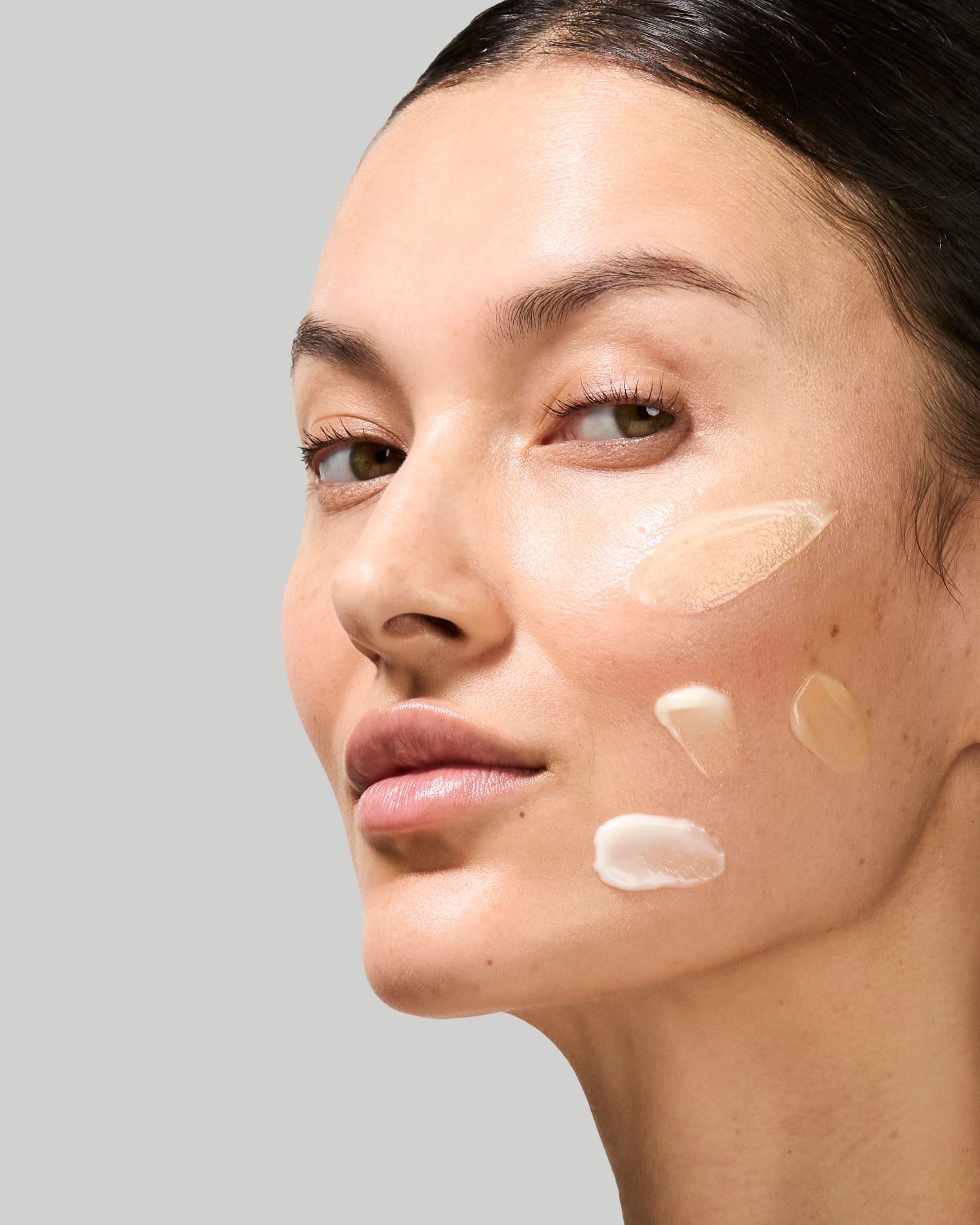 Retinol használata életkor szerint: hogyan építsd be 20+, 30+, 40+ korban és hogyan kerüld a bőrszárazságot?