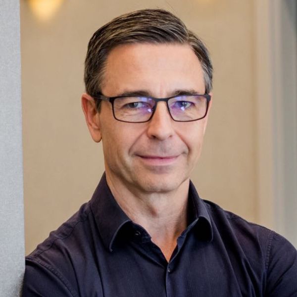 Dr. Vágó Áron