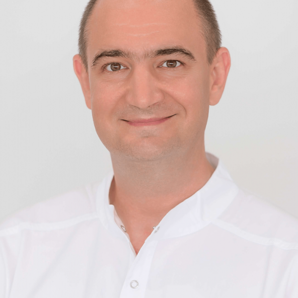 Dr. Szeder László