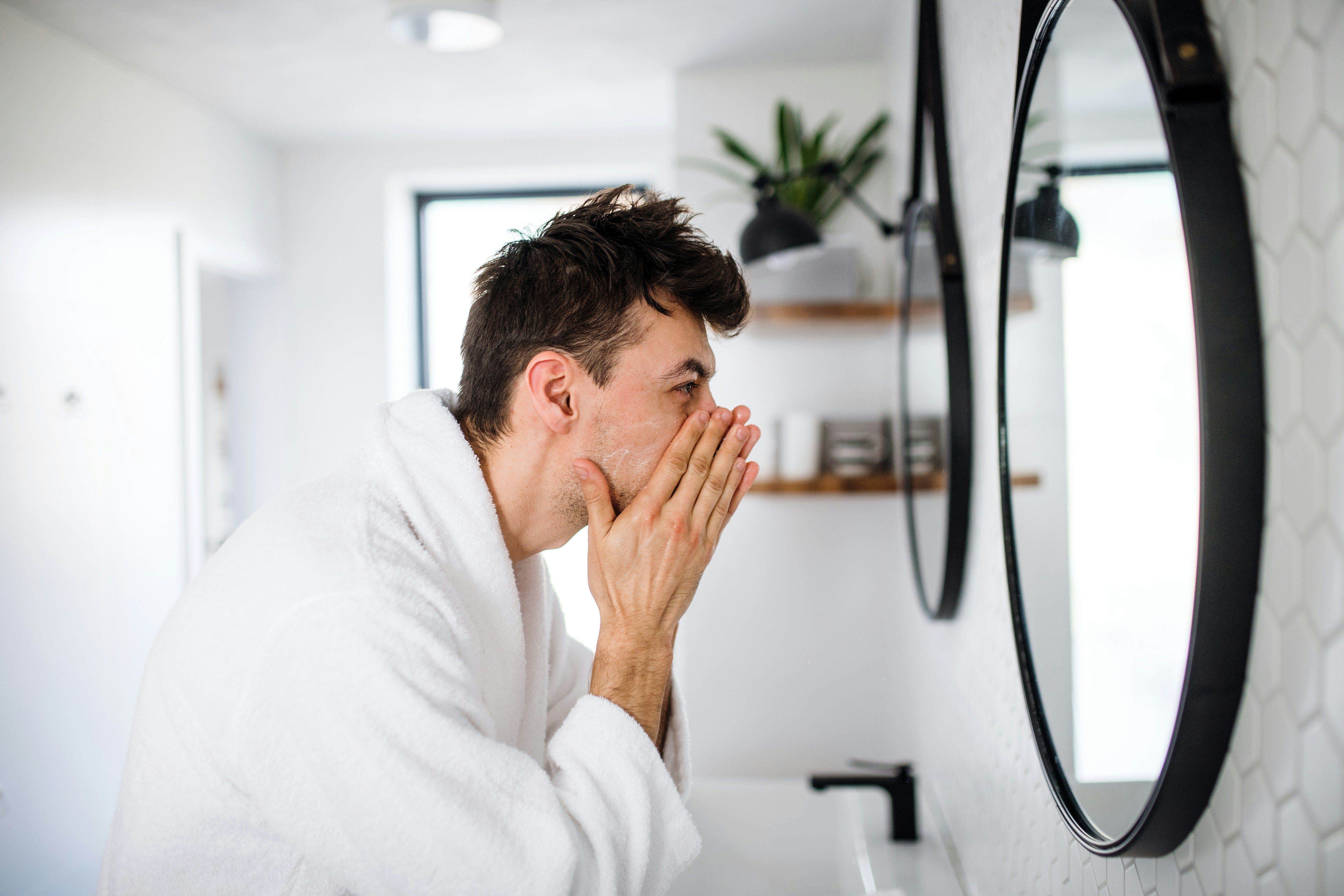ZO Skin Health protokoll férfi bőrre – partnerklinikai esettanulmány a VÁR Medical & Beauty-től